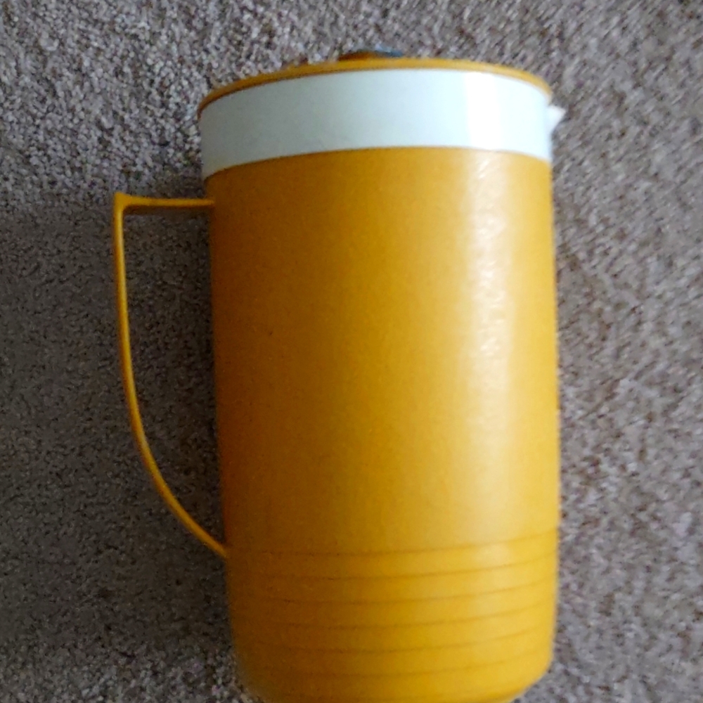 Vintage Sunfrost Thermoware Yellow Plastic Pitcher. Unbreakable, Dishwasher Safe